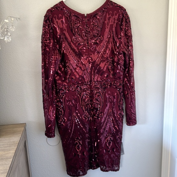 Le Chateau sequin long sleeve evening dress. Burgundy. Size XL. NWT. - Picture 7 of 9